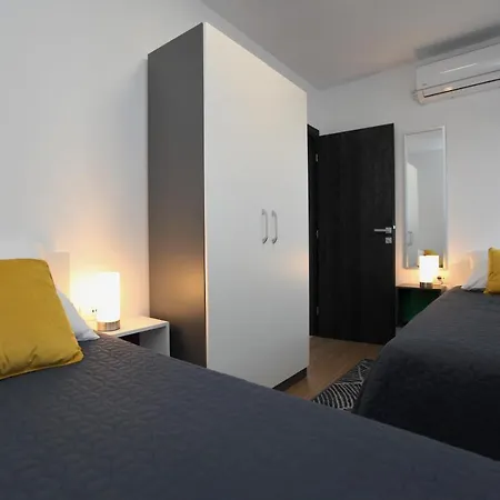 Apartmani Ive Trogir Exterior photo